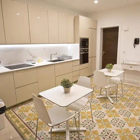 81 Guest house *